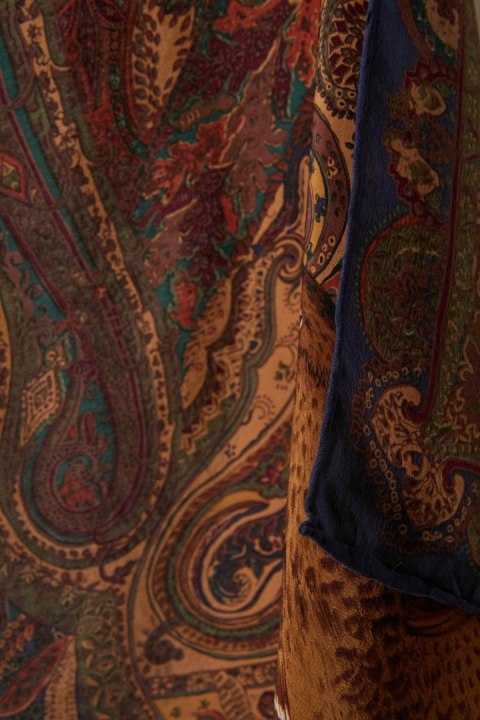 Niepowtarzalna jedwabna apaszka motyw ptaków