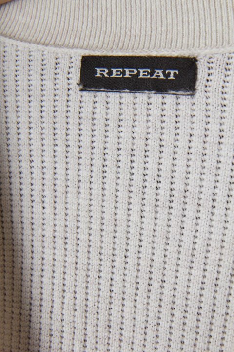 REPEAT nietuzinkowy luźny sweter bawełna mleczny kolor 36