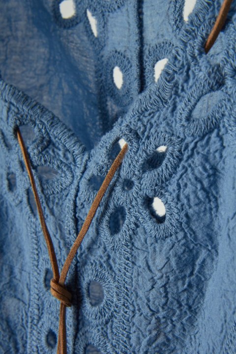 Luźna bluzka bogato zdobiona pióra - M