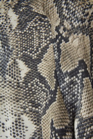 Poszukiwana bluzka koszulowa skóra węża - 40