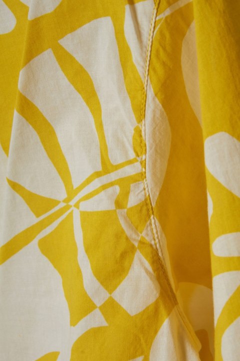 Wyjątkowa bluzka koszulowa motyw liści 38