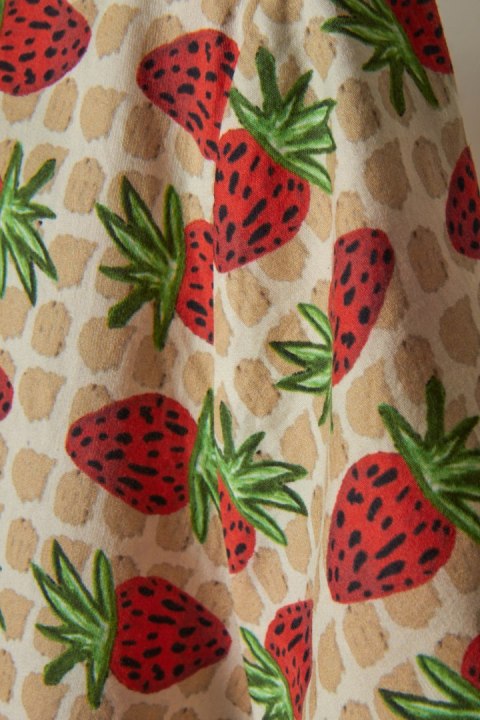 DORIS MEGGER niespotykana bluzka motyw truskawki mięciutka bawełna 52