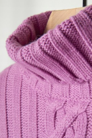 Niebanalny sweter wełna piękny fiołkowy kolor M