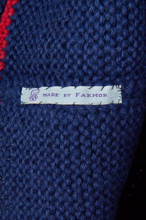 Mięsisty sweter bezszwowy wełna made by farmor gliniane guziki S