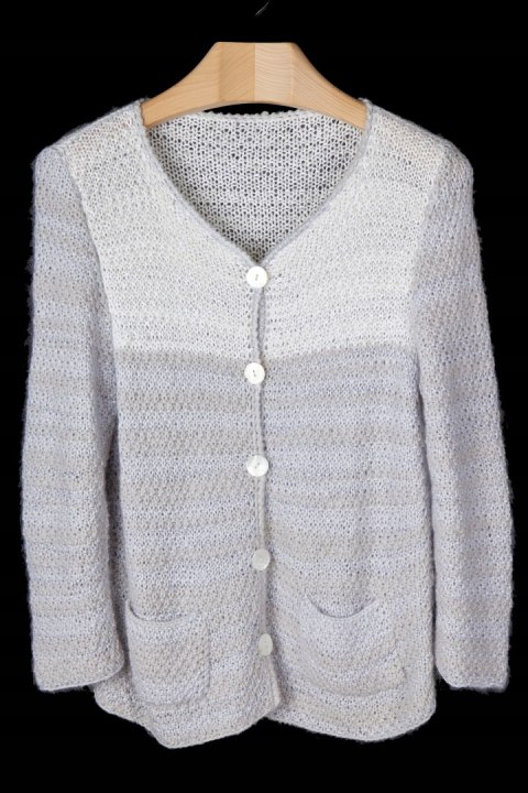 Niespotykanie mięciutki puszysty sweter angora - M/L