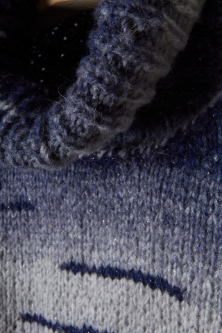 Śliczny mięciutki sweter rękodzieło piękny kolor-L