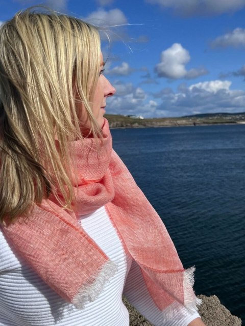 MCNUTT - mięciutki szal lniany piękny koralowy kolor