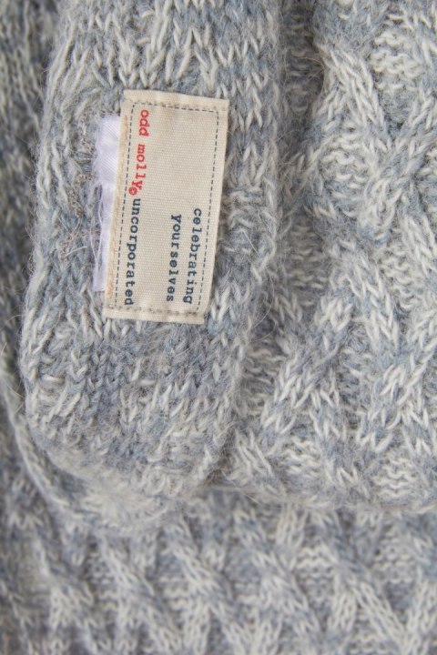 ODD MOLLY - niespotykany długi wełniany szal melanż