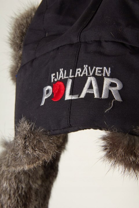 FJALLRAVEN POLAR ciepła mięciutka czapka z naturalnym futerkiem królika M