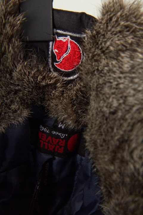 FJALLRAVEN POLAR ciepła mięciutka czapka z naturalnym futerkiem królika M