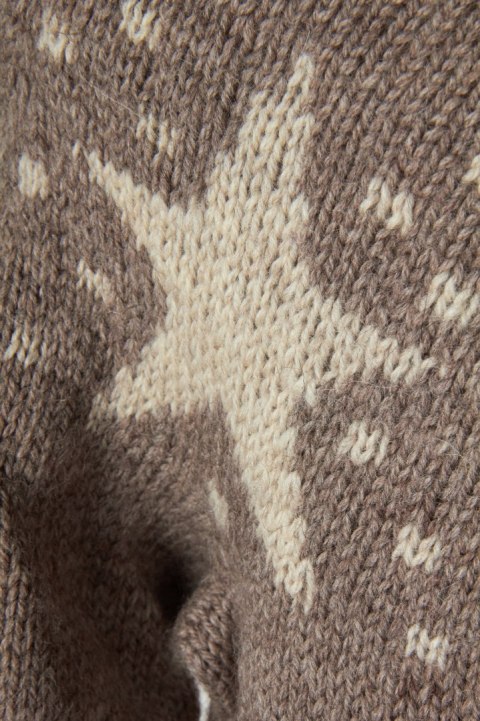 Nietuzinkowy bezszwowy sweter w gwiazdki wełna rękodzieło hand made S