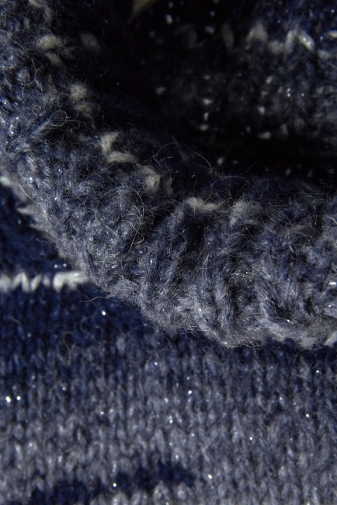 Mięciutki sweter rękodzieło piękny kolor luźny krój dodatek wełny M/L