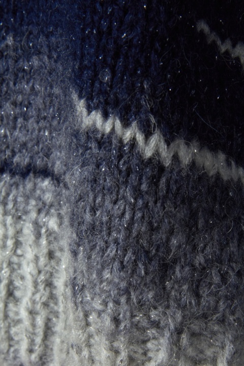Mięciutki sweter rękodzieło piękny kolor luźny krój dodatek wełny M/L
