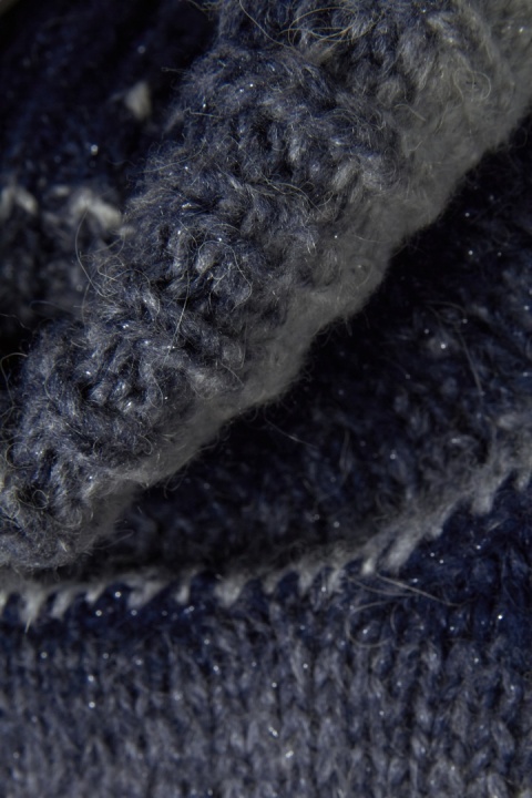 Mięciutki sweter rękodzieło piękny kolor luźny krój dodatek wełny M/L
