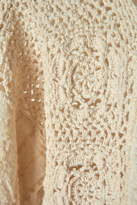 Wyszukany sweter rękodzieło bawełna szydełkowe wzory frędzle kolor ecru M
